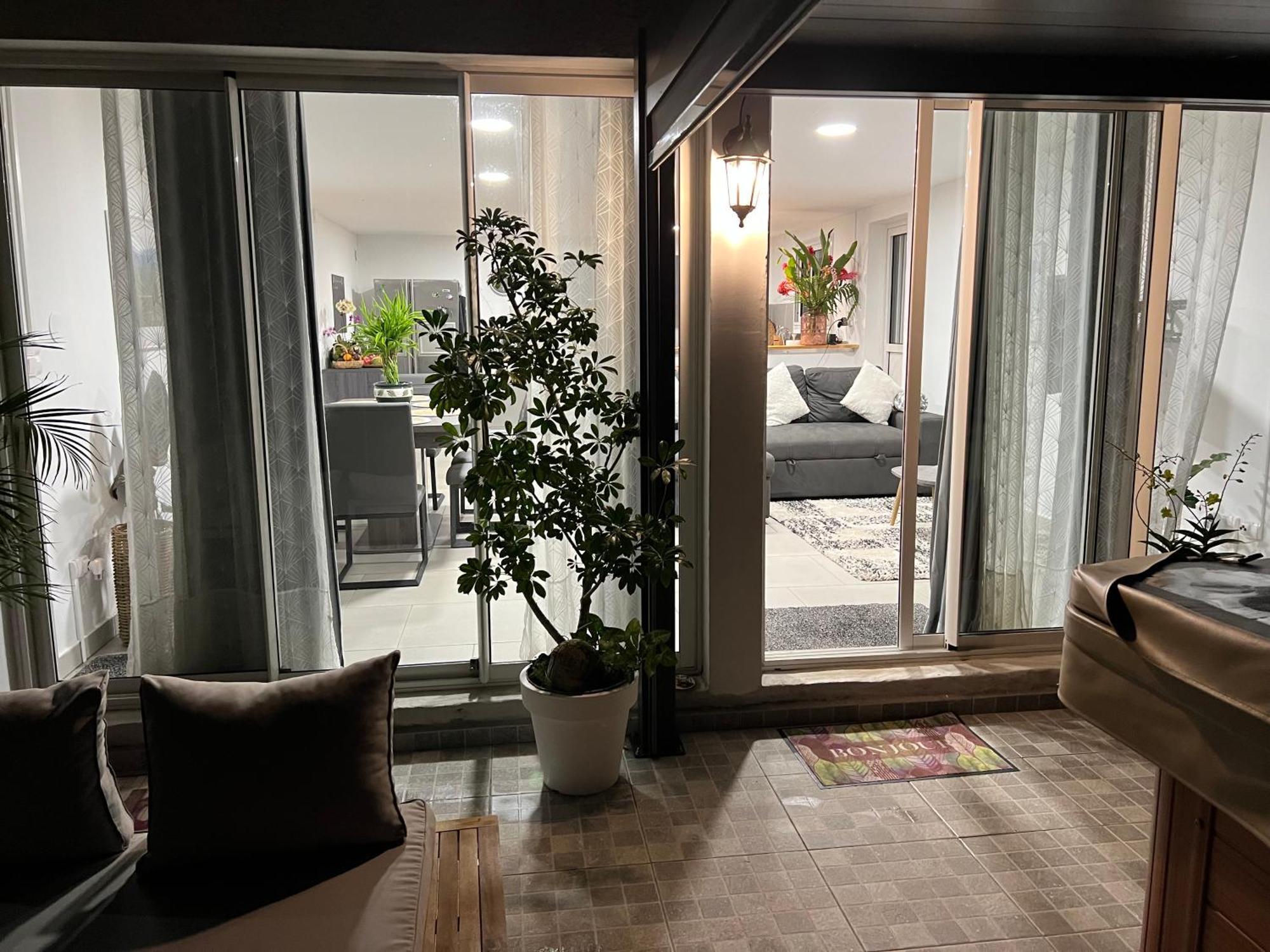 Villa, Lossy 勒唐蓬 外观 照片